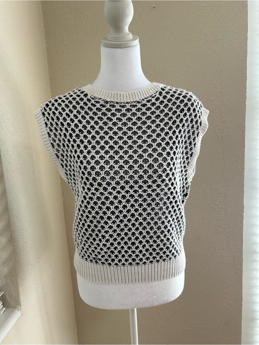 White House Black Market Knit Crochet Sleeveless Top